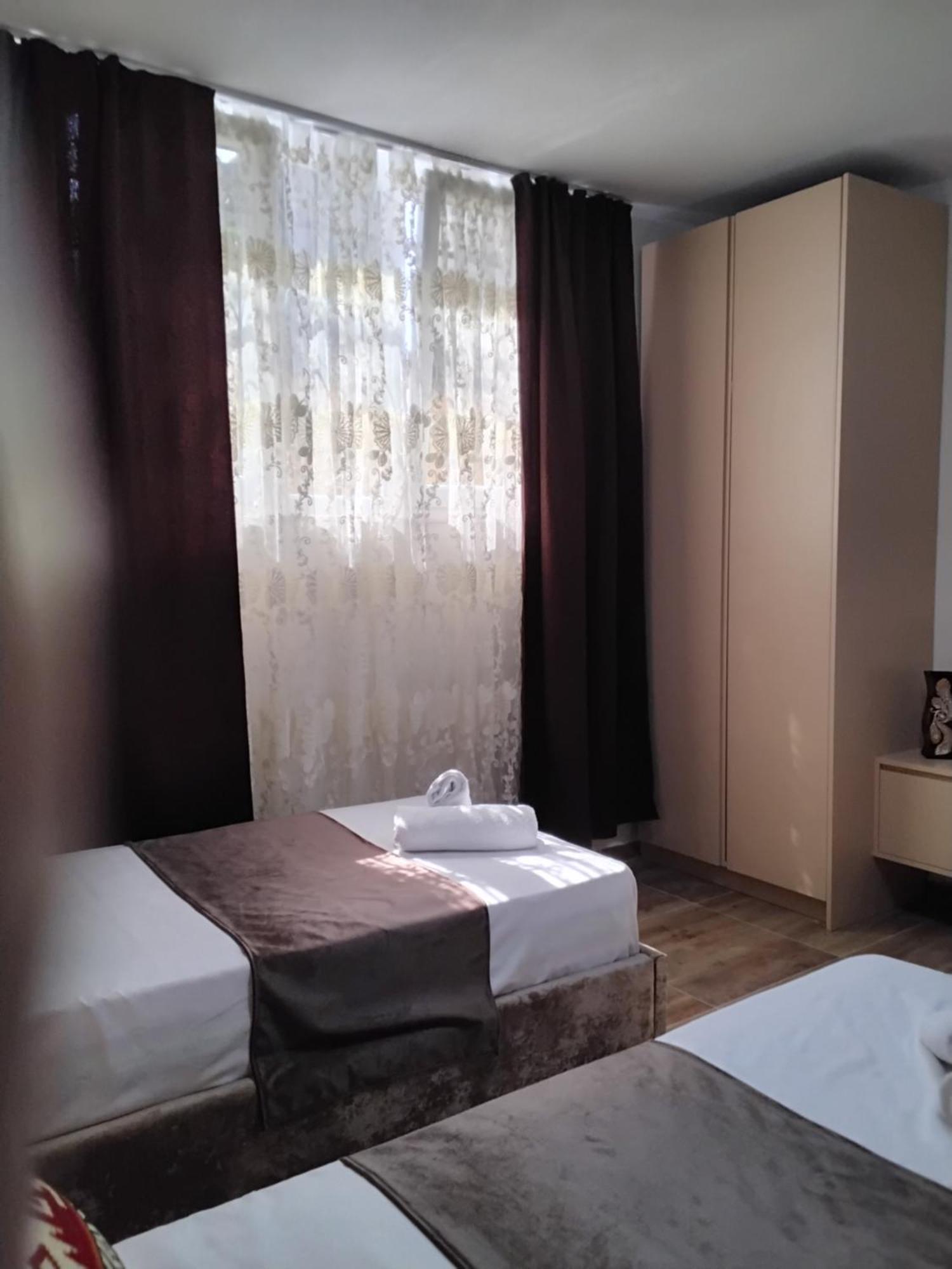 Apartamento Cozy Centrally Located For Two 1, 10 Min Walk From Center Tirana