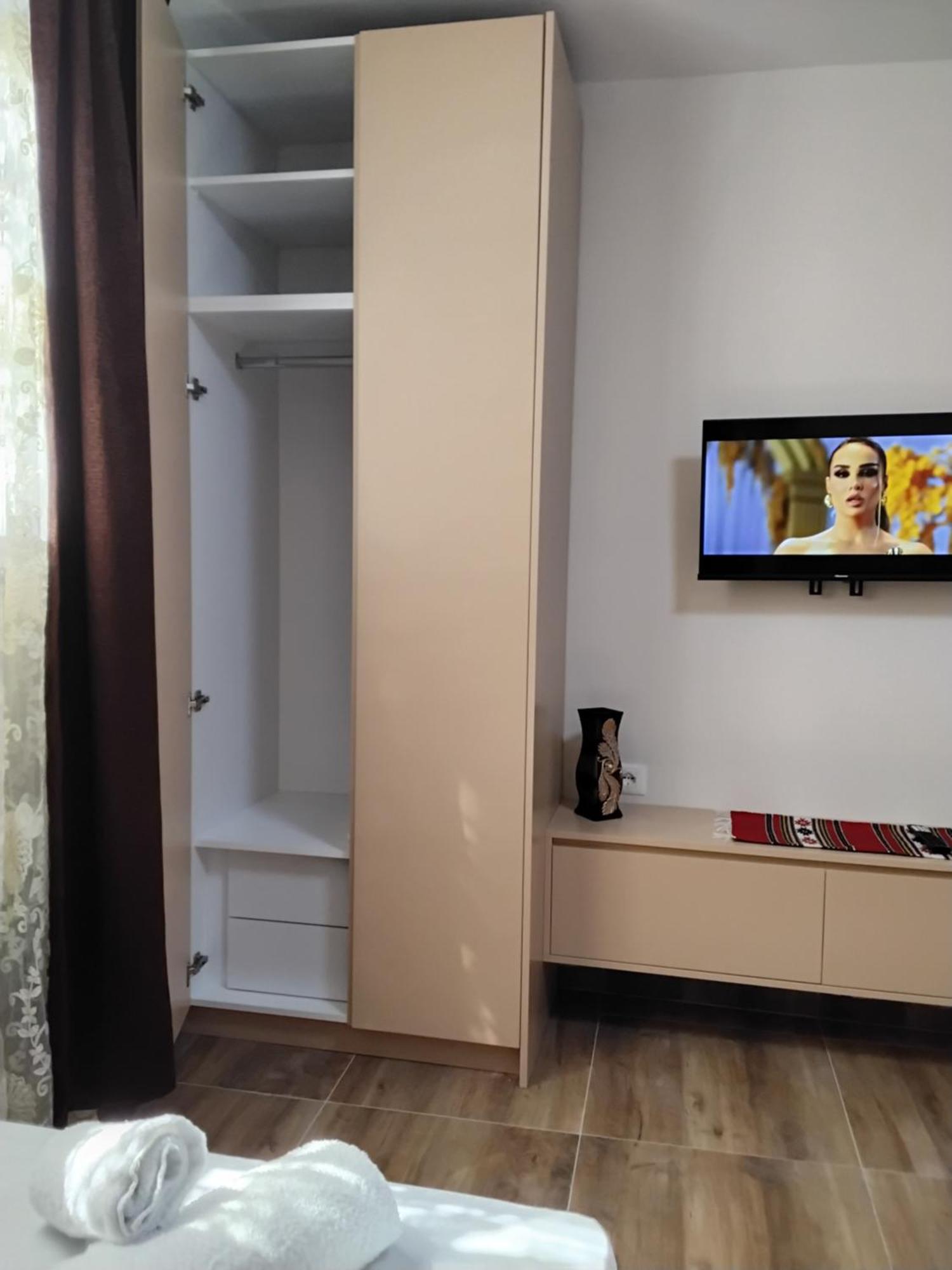 Cozy Centrally Located For Two 1, 10 Min Walk From Center * Tirana